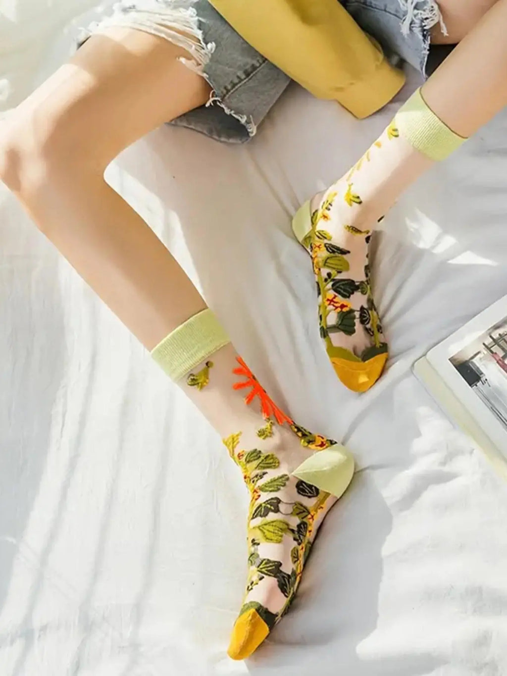 Women'S 4 Pairs Floral Print Sheer Crew Socks, Fashion Casual Comfy Breathable Socks for Daily Outdoor Wear, Socks for All Seasons