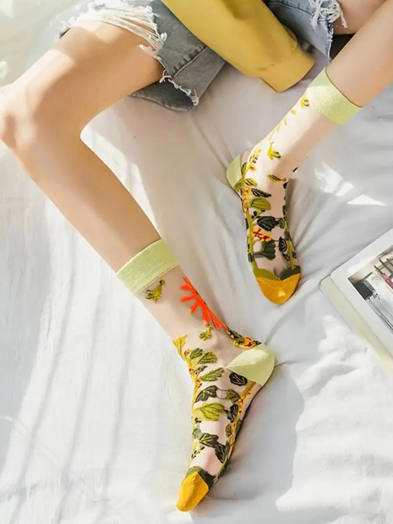 Women'S 4 Pairs Floral Print Sheer Crew Socks, Fashion Casual Comfy Breathable Socks for Daily Outdoor Wear, Socks for All Seasons