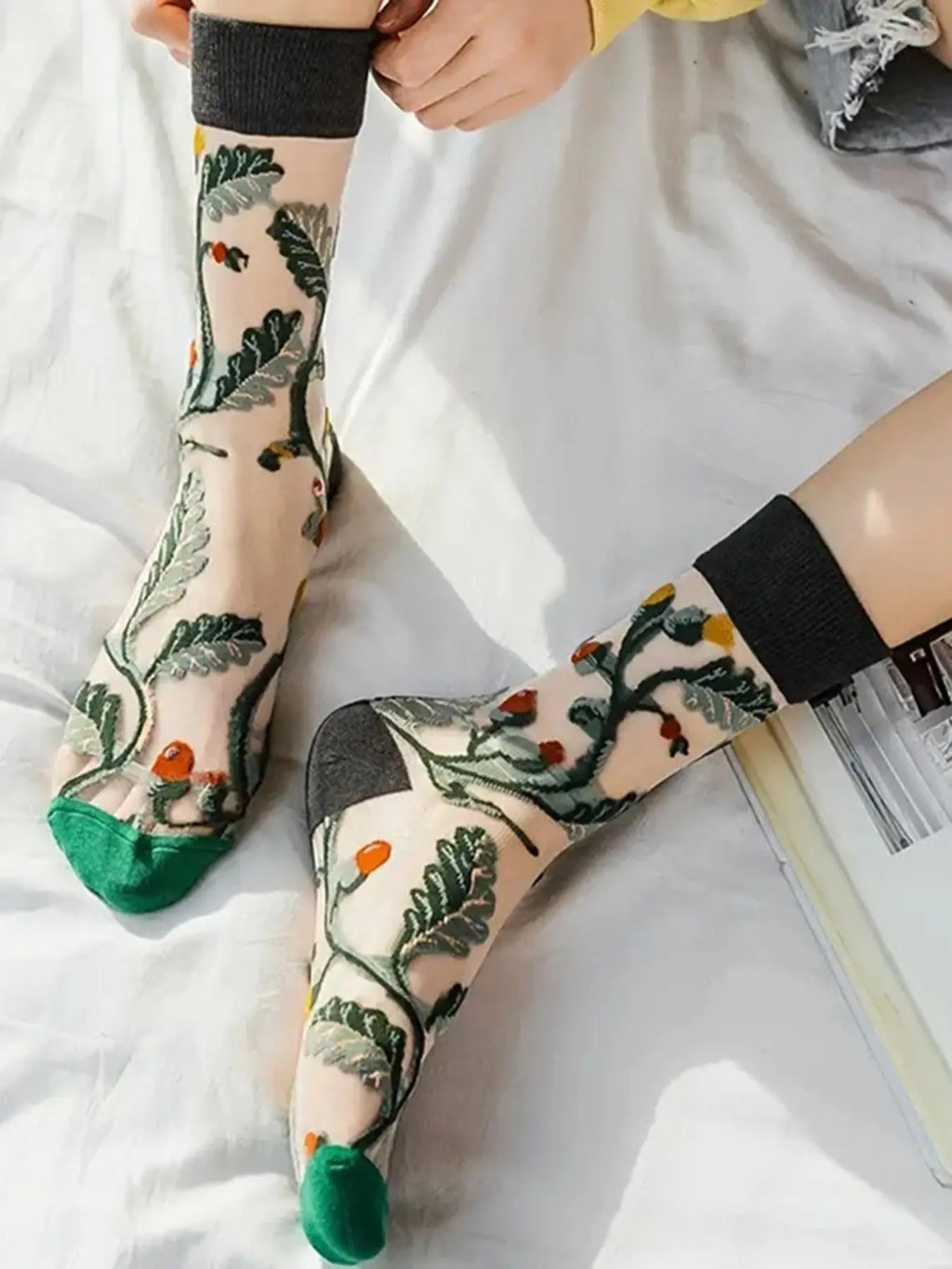 Women'S 4 Pairs Floral Print Sheer Crew Socks, Fashion Casual Comfy Breathable Socks for Daily Outdoor Wear, Socks for All Seasons