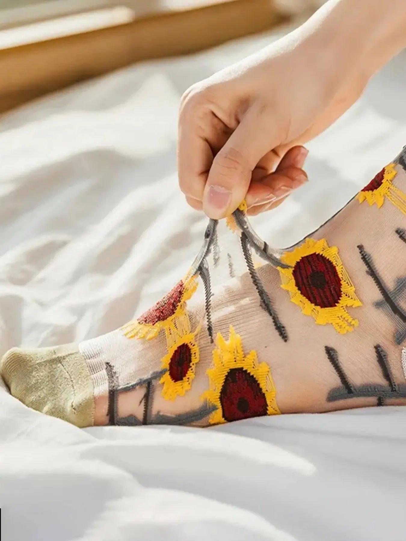 Women'S 4 Pairs Floral Print Sheer Crew Socks, Fashion Casual Comfy Breathable Socks for Daily Outdoor Wear, Socks for All Seasons