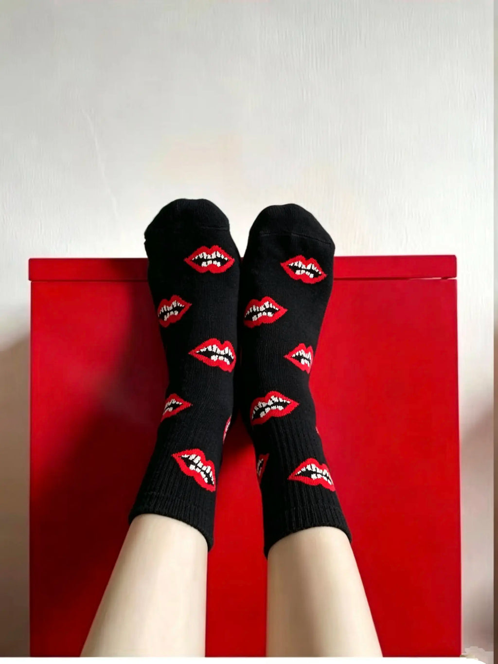 Happy to Socks Unisex Mid-Calf Socks, European & American Trendy Thick-Soled Lip Socks, Ideal Couple Gift