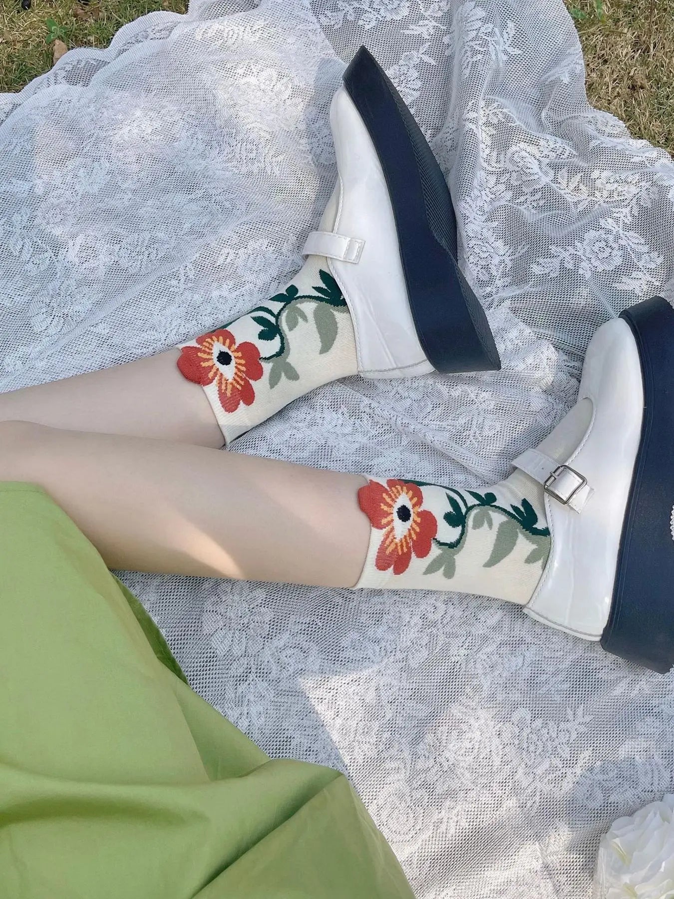 Women'S Vintage Floral Print Crew Socks, Fashion Casual Elegant Comfy Breathable Stretchy Knitting Medium Fit Socks, Women Socks for All Seasons Daily Wear, Womenswear, Casual Stylish Socks