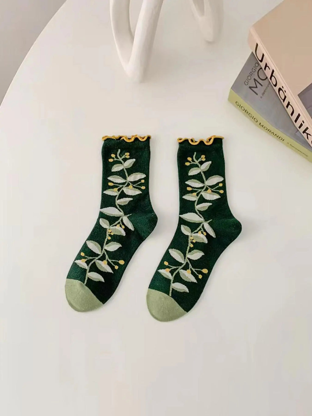 Women'S Vintage Floral Print Crew Socks, Fashion Casual Elegant Comfy Breathable Stretchy Knitting Medium Fit Socks, Women Socks for All Seasons Daily Wear, Womenswear, Casual Stylish Socks