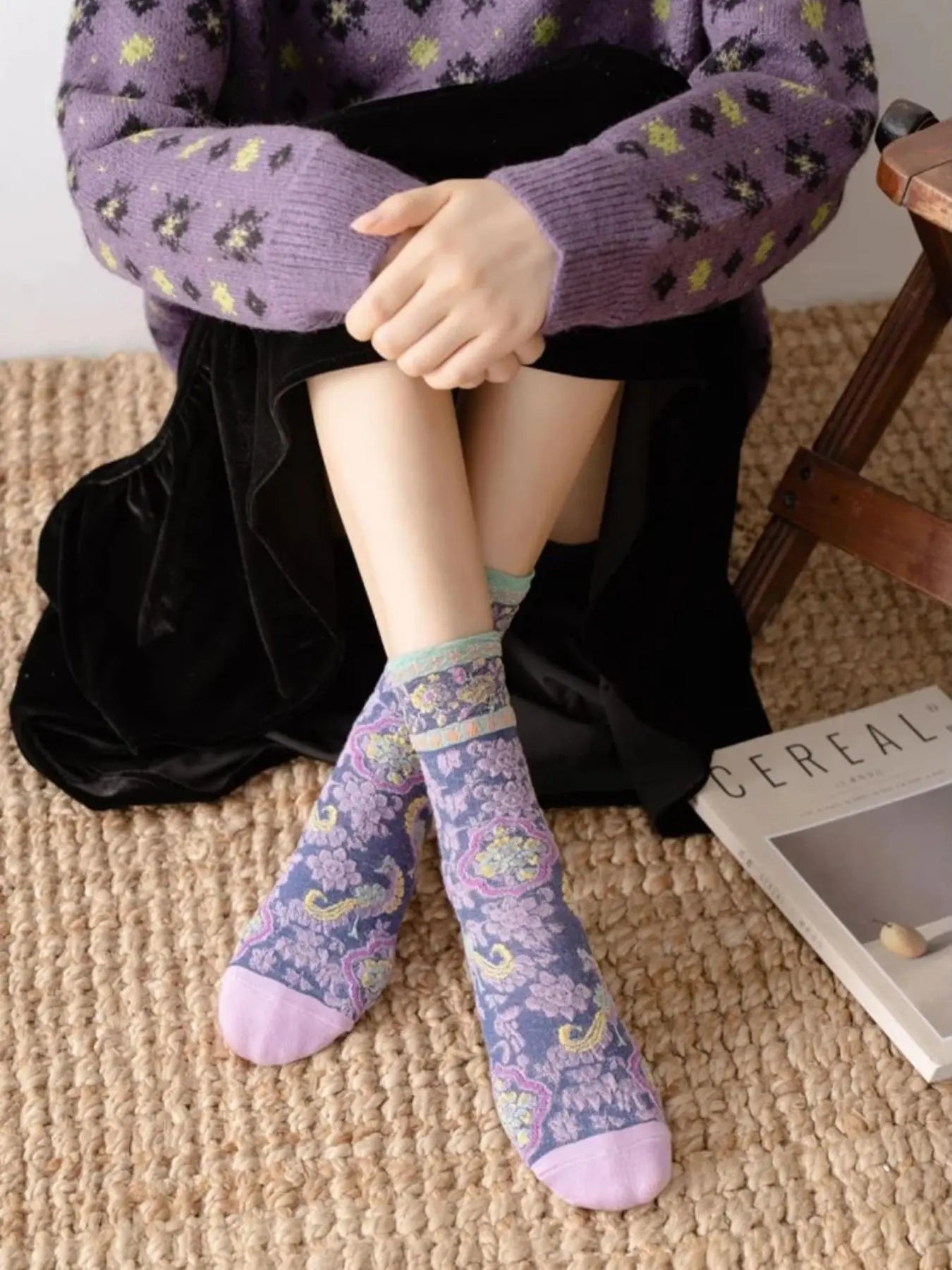 Women'S 5 Pairs Multicolored Floral Jacquard Crew Socks, Fashion Casual Comfy Mid Calf Socks for Daily Outdoor Wear, Women Hosiery for Fall & Winter