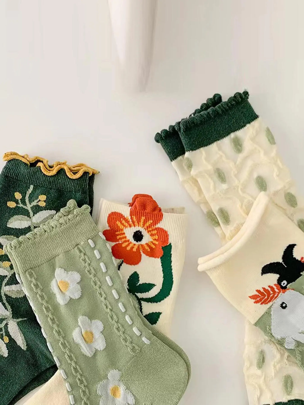 Women'S Vintage Floral Print Crew Socks, Fashion Casual Elegant Comfy Breathable Stretchy Knitting Medium Fit Socks, Women Socks for All Seasons Daily Wear, Womenswear, Casual Stylish Socks