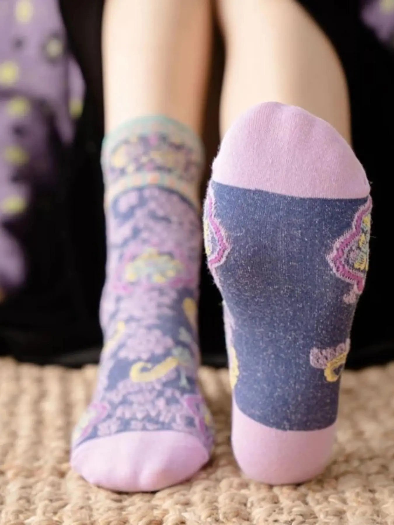 Women'S 5 Pairs Multicolored Floral Jacquard Crew Socks, Fashion Casual Comfy Mid Calf Socks for Daily Outdoor Wear, Women Hosiery for Fall & Winter