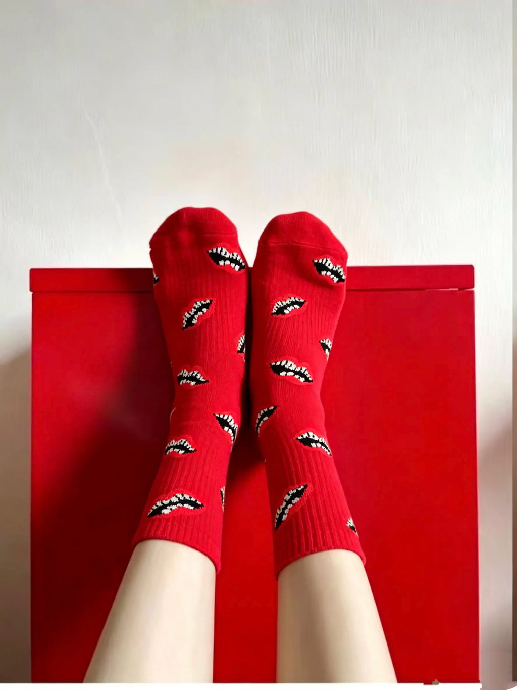 Happy to Socks Unisex Mid-Calf Socks, European & American Trendy Thick-Soled Lip Socks, Ideal Couple Gift
