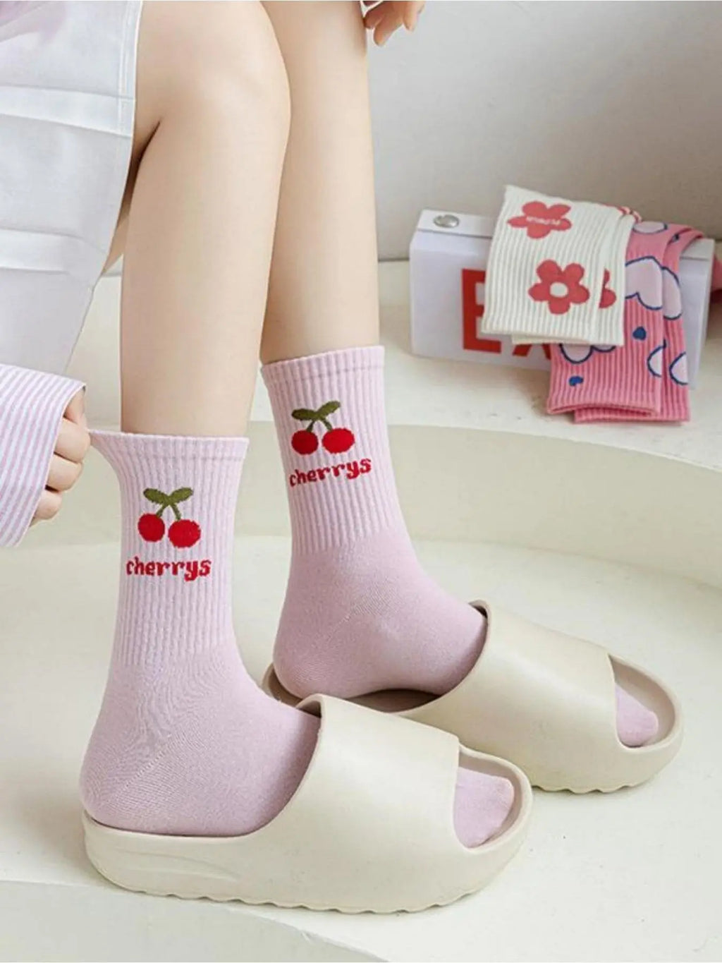 Women'S 5 Pairs Floral & Heart Print Crew Socks, Cute Casual Moisture Wicking Socks, Soft Comfy Breathable Socks for All Seasons Daily Wear, Socks Set