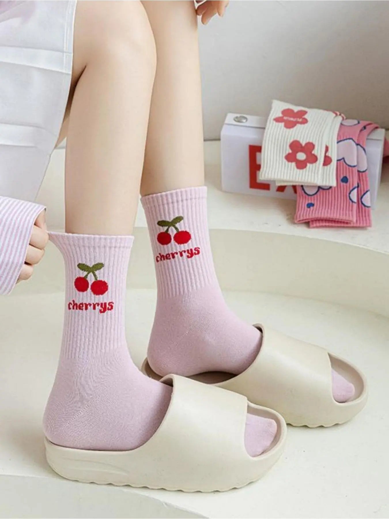 Women'S 5 Pairs Floral & Heart Print Crew Socks, Cute Casual Moisture Wicking Socks, Soft Comfy Breathable Socks for All Seasons Daily Wear, Socks Set